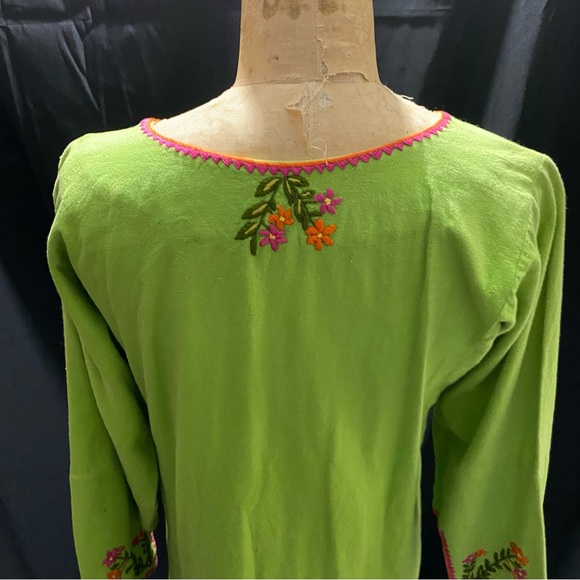 Vintage green Josefa hand embroidered dress made in Mexico - Picture 14 of 15